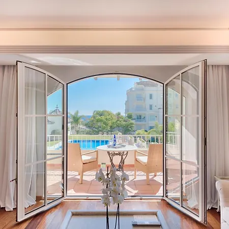 Las Dunas Suites & Apartments